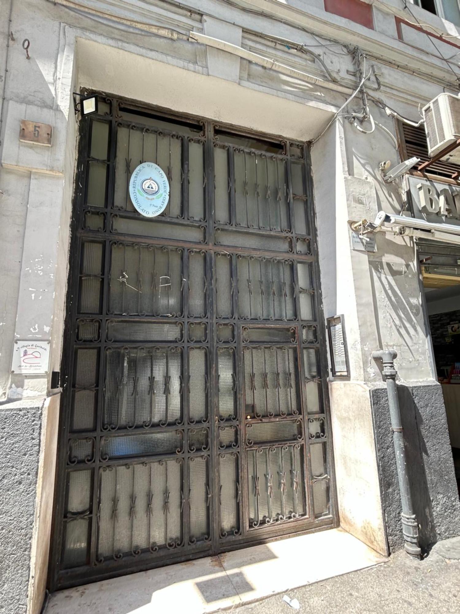 Binario 14 Piazza Garibaldi Acomodação com café da manhã Nápoles Exterior foto